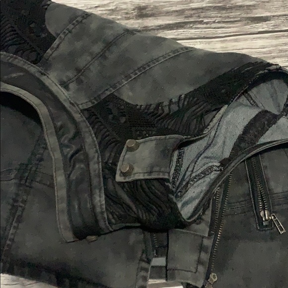 Double Zero Vest - Picture 2 of 3